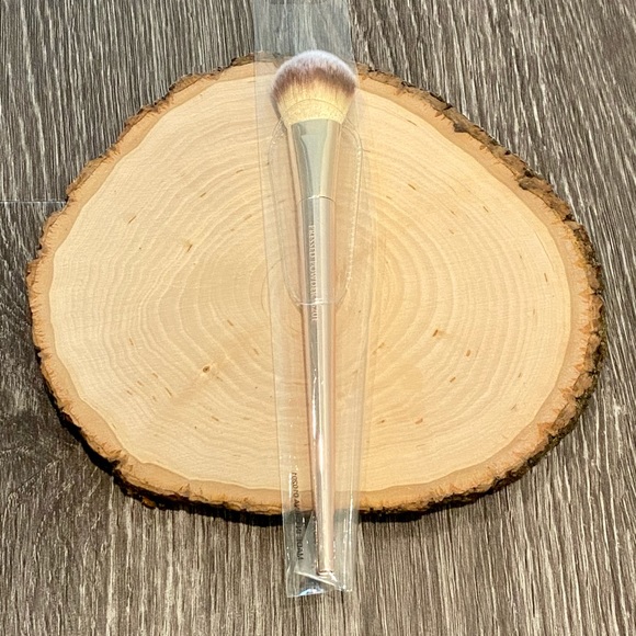 🪴HP🪴F.A.R.A.H Pressed Powder Brush 620F - Picture 4 of 5